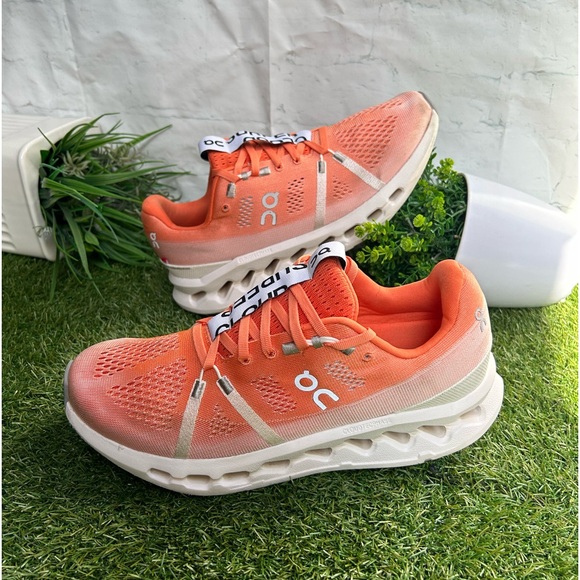On Cloudsurfer MEN SHOES Flame | White
SIZE Men 7.5 women 9 new /unisex? main image 11